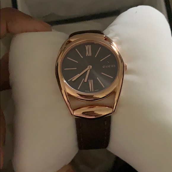 Brown and gold Gucci watch - Picture 4 of 4